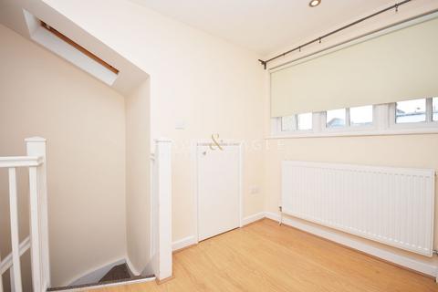 3 bedroom terraced house to rent, Steels Lane, London, Greater London. E1