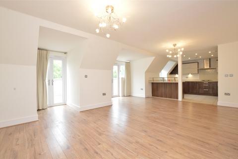 2 bedroom penthouse to rent, Foxley Lane, Purley CR8