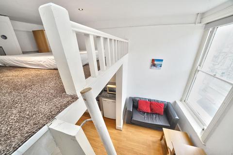 1 bedroom flat for sale, Penywern Road, London, SW5