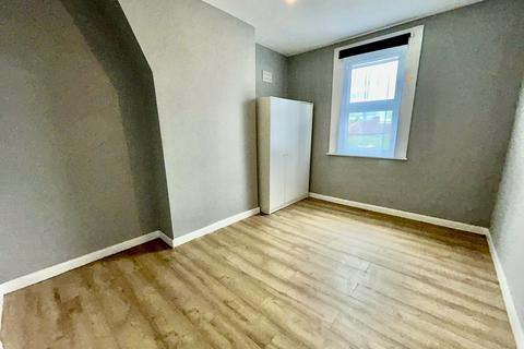 4 bedroom semi-detached house to rent, Lower Road, Harrow HA2
