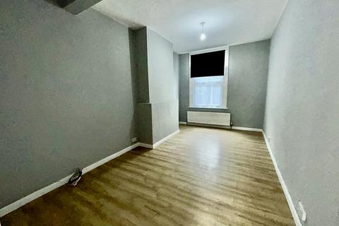 4 bedroom semi-detached house to rent, Lower Road, Harrow HA2