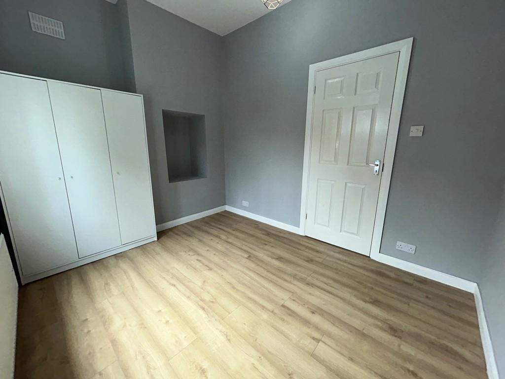 Lower Rdbedroom4