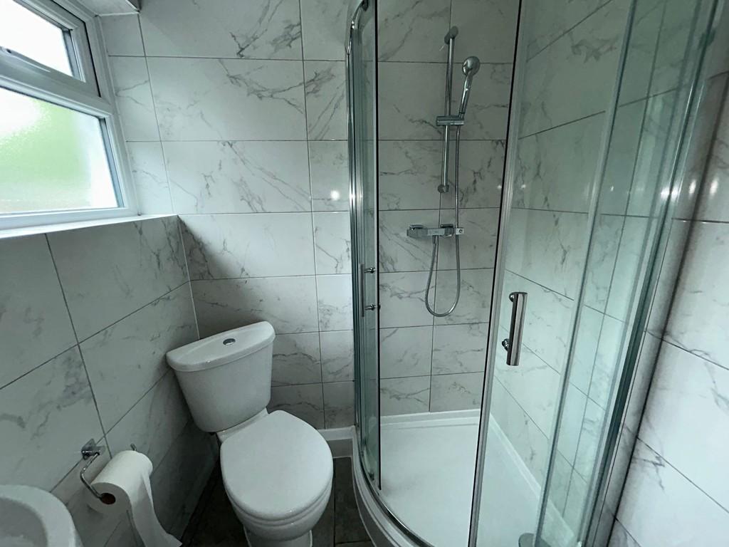 Lower Rdbathroom2