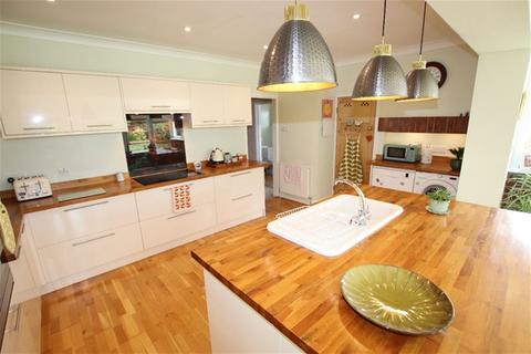 3 bedroom detached bungalow for sale, Dulwich Road, Holland on Sea