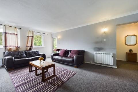 2 bedroom apartment to rent, Courthill House, Dover