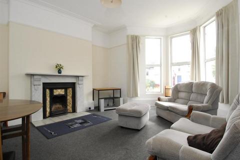 3 bedroom flat share to rent, 63 Alexandra Road