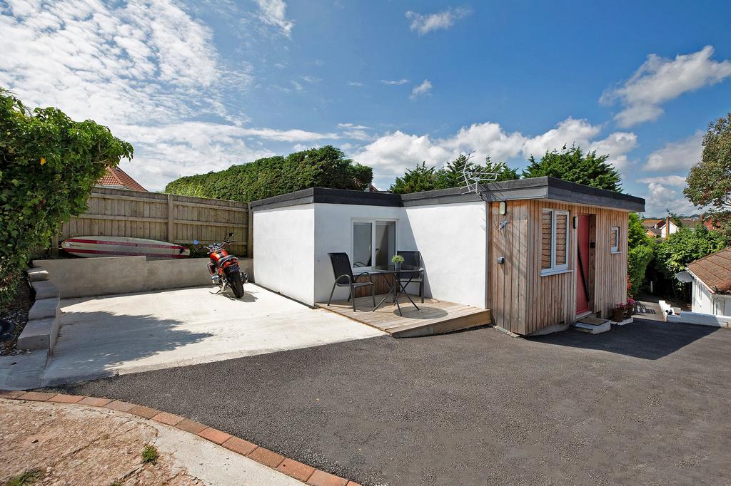Holiday Cottage and Parking