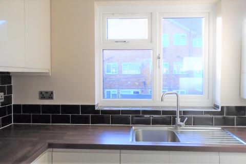 2 bedroom flat to rent, Southall UB1