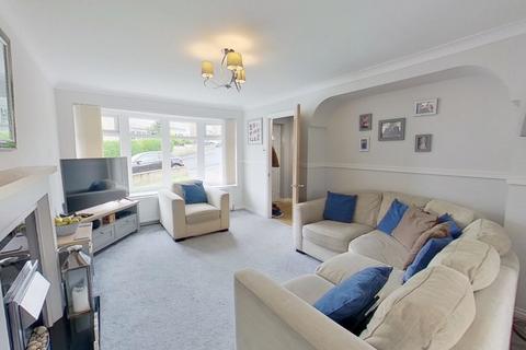 3 bedroom detached house for sale, Kirklees Drive, Pudsey LS28