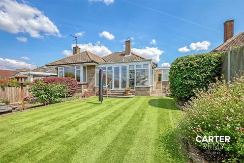 2 bedroom detached bungalow for sale, Woodward Close, Grays, RM17