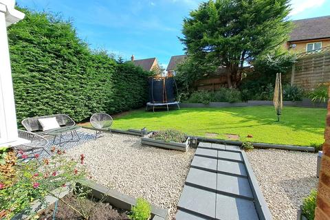 18 Braybrooks Drive, Potton, Sandy, SG19 2LJ