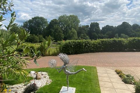 41 Geoff Morrison Way, Uttoxeter, ST14 7SR