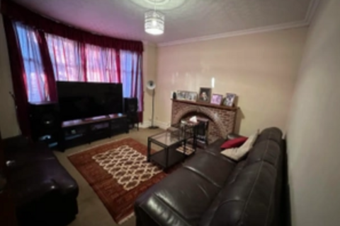 7 bedroom house to rent, at Bristol, 38, Gloucester Road North BS7