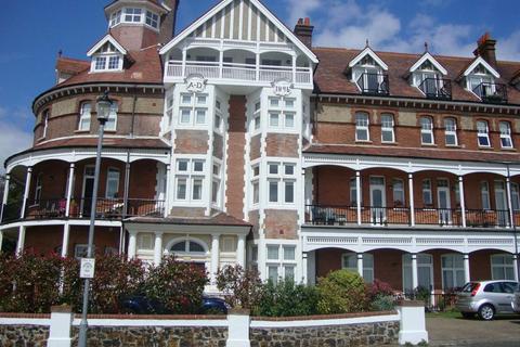 2 bedroom flat to rent, The Grand, Frinton On Sea CO13