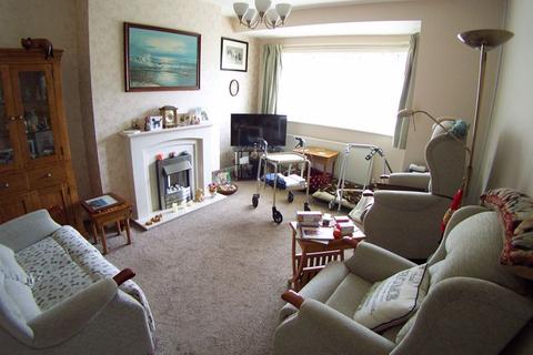 2 bedroom ground floor flat for sale, Redesdale Gardens, Leeds