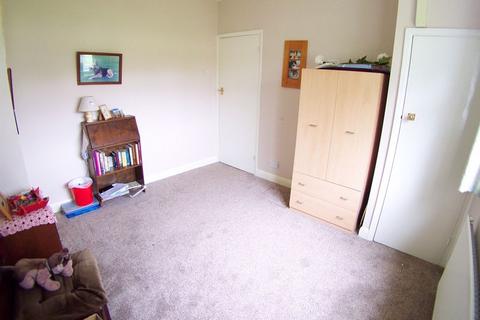 2 bedroom ground floor flat for sale, Redesdale Gardens, Leeds