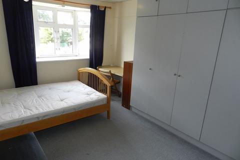 1 bedroom semi-detached house to rent, The Turnways, Leeds