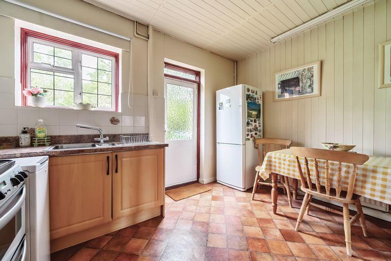 Kitchen (angle 3)