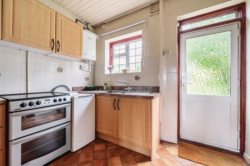 Kitchen (angle 2)