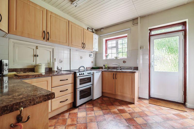 Kitchen (angle 1)