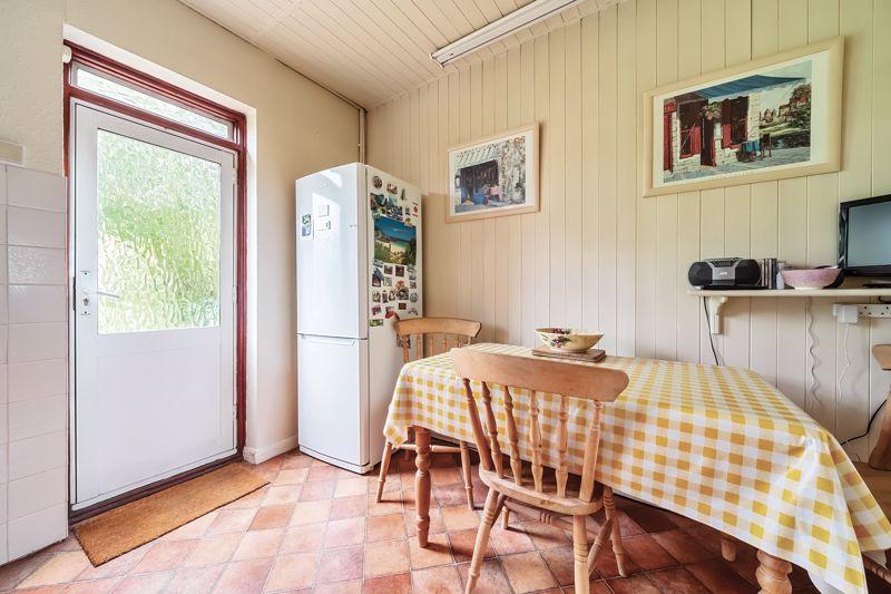Kitchen (angle 5)