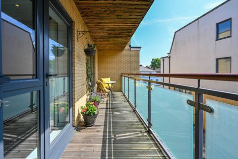 Flat 6, 139 Brighton Road, Surbiton, KT6 5NJ