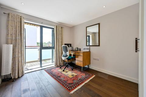 Flat 6, 139 Brighton Road, Surbiton, KT6 5NJ
