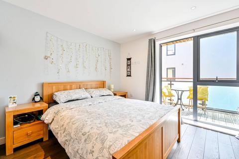 Flat 6, 139 Brighton Road, Surbiton, KT6 5NJ