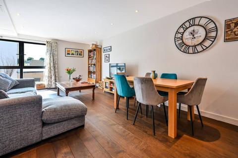 Flat 6, 139 Brighton Road, Surbiton, KT6 5NJ