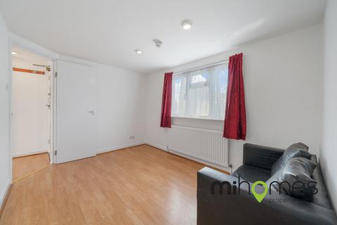 2 bedroom apartment to rent, Bowes Road, London