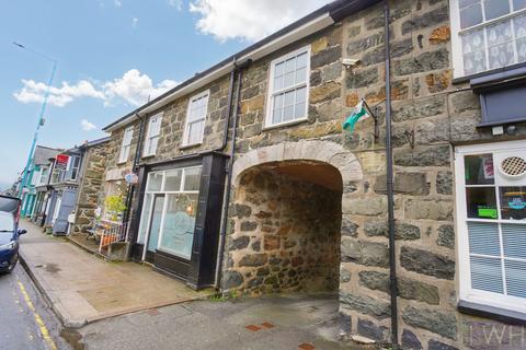 8 bedroom property for sale, 26 | 26A High Street, Criccieth