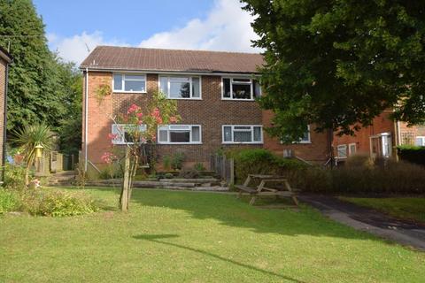 3 bedroom ground floor flat for sale, Lime Grove, Alton