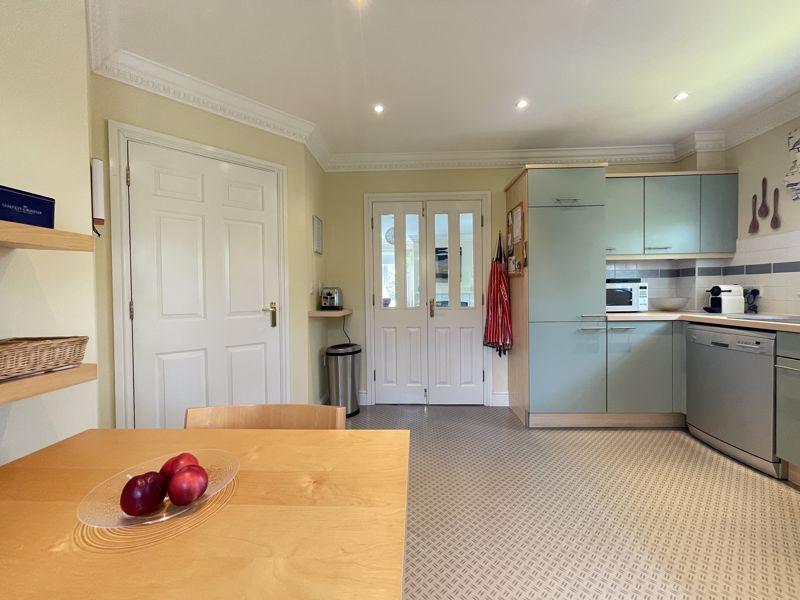 Kitchen / Dining...
