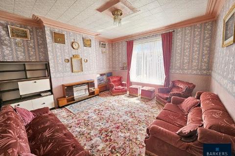 3 bedroom terraced house for sale, Warwick Road, Batley