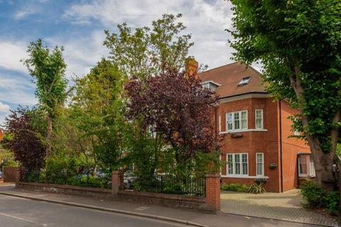 2 bedroom apartment for sale, Bridge Road, Hampton Court