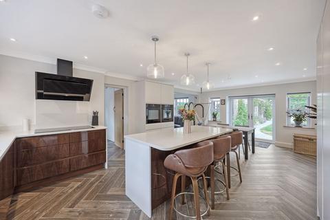 4 bedroom detached house for sale, Billericay Road, Brentwood CM13