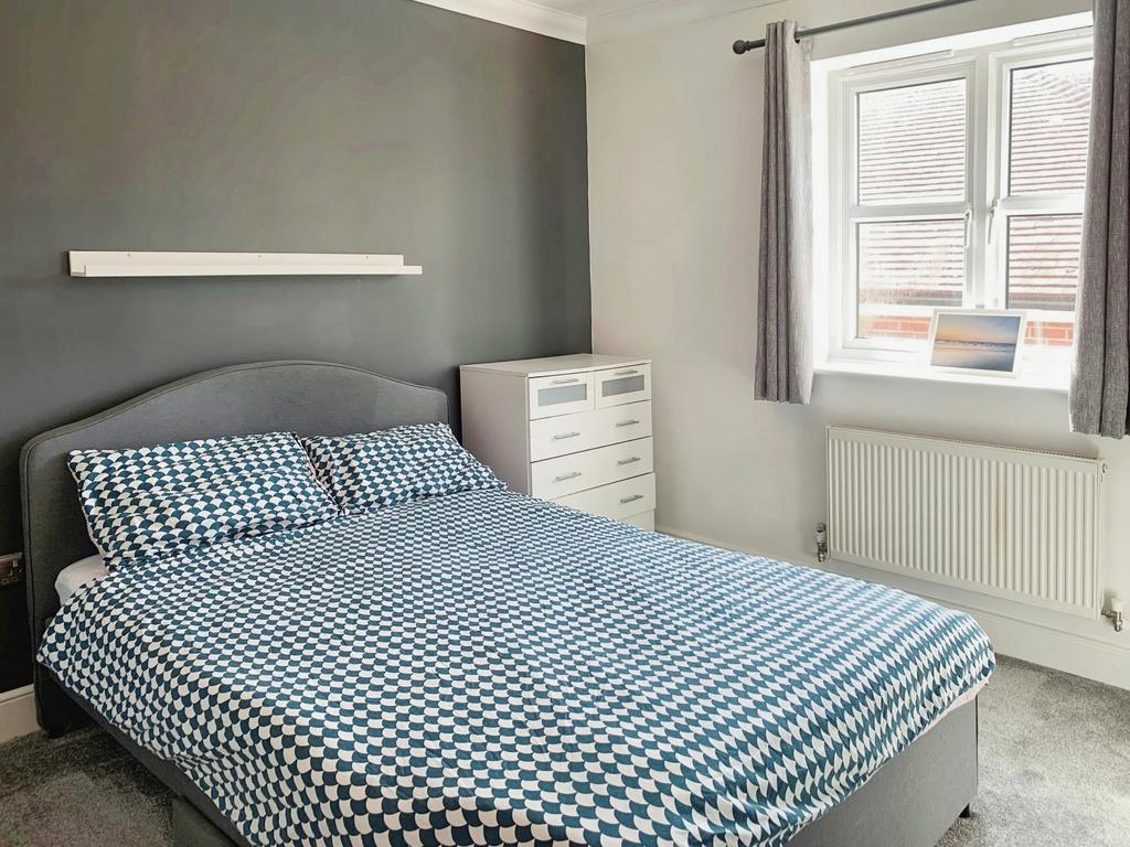 33b5c318-Bedroom