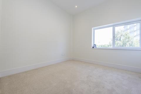 2 bedroom apartment to rent, Manhattan Apartments, West Gate, Hanger Lane