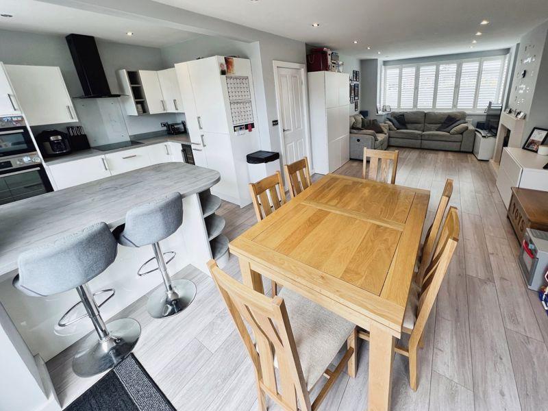 Dining kitchen