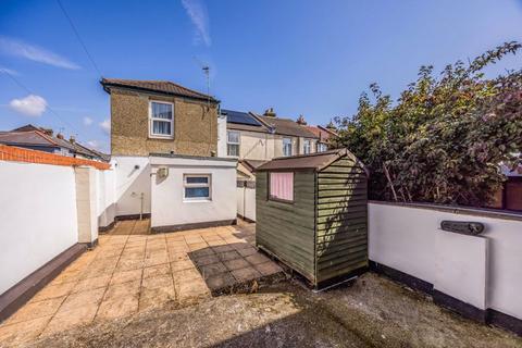 3 bedroom end of terrace house to rent, Reginald Road, Southsea