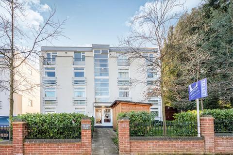 2 bedroom apartment to rent, Worcester Road, Sutton