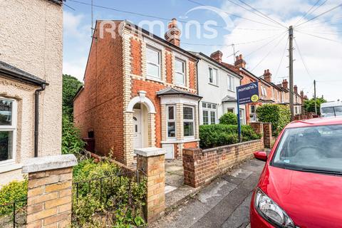 3 bedroom end of terrace house to rent, Beecham Road