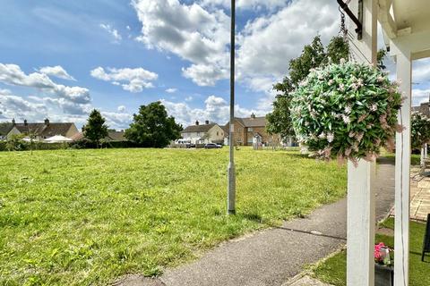 2 bedroom terraced house for sale, Myers Way, Banbury OX17