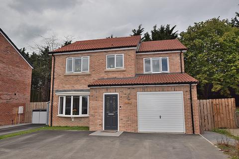 4 bedroom detached house for sale, Summercroft Road, Hipswell Road