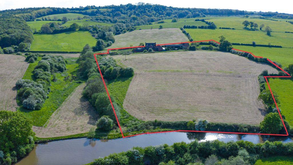 Atherstone Road, Nuneaton CV10 5 bed property with land for sale £