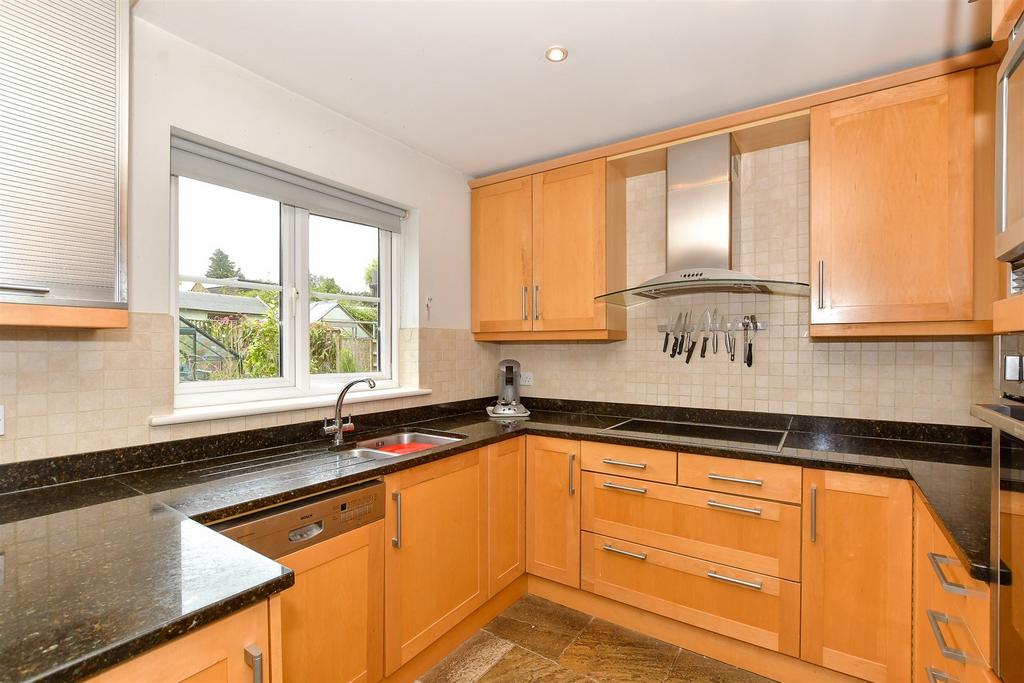 Kitchen/ Dining Area