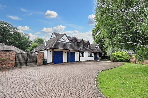 7 bedroom detached house for sale, Leamington Road, Barton Hills, Luton, Bedfordshire, LU3 3XF