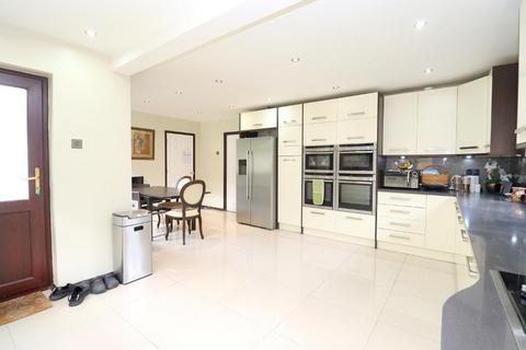 7 bedroom detached house for sale, Leamington Road, Barton Hills, Luton, Bedfordshire, LU3 3XF