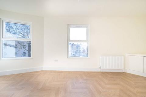 4 bedroom flat to rent, Barking Road, Plaistow, London, E13