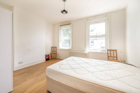 2 bedroom house to rent, Holbrook Road, Stratford, London, E15